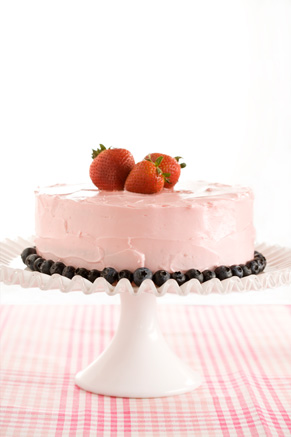 10 Strawberry Cake Decor Ideas That Are Simply Delicious