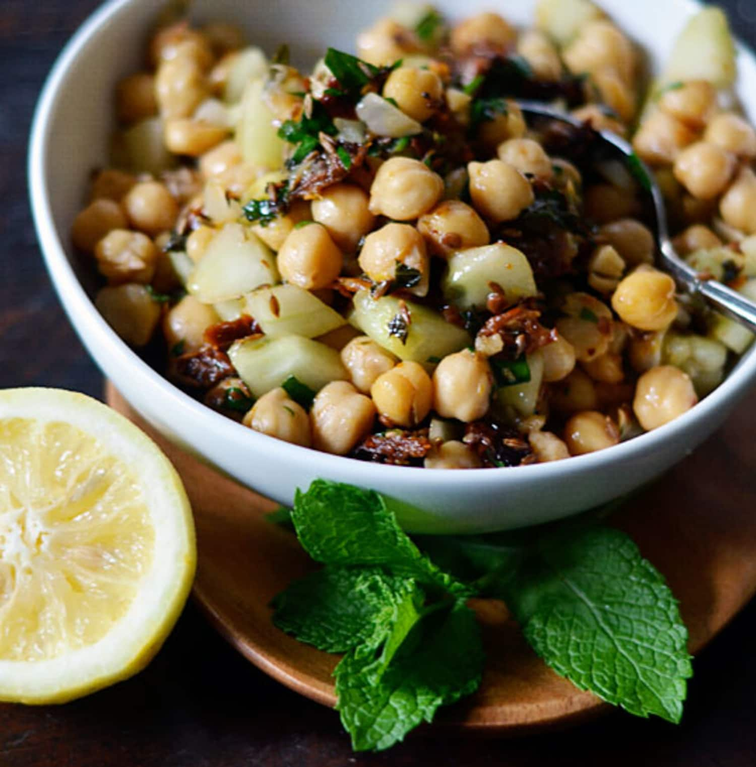 26 Easy Recipes To Make With A Can Of Chickpeas Kitchn