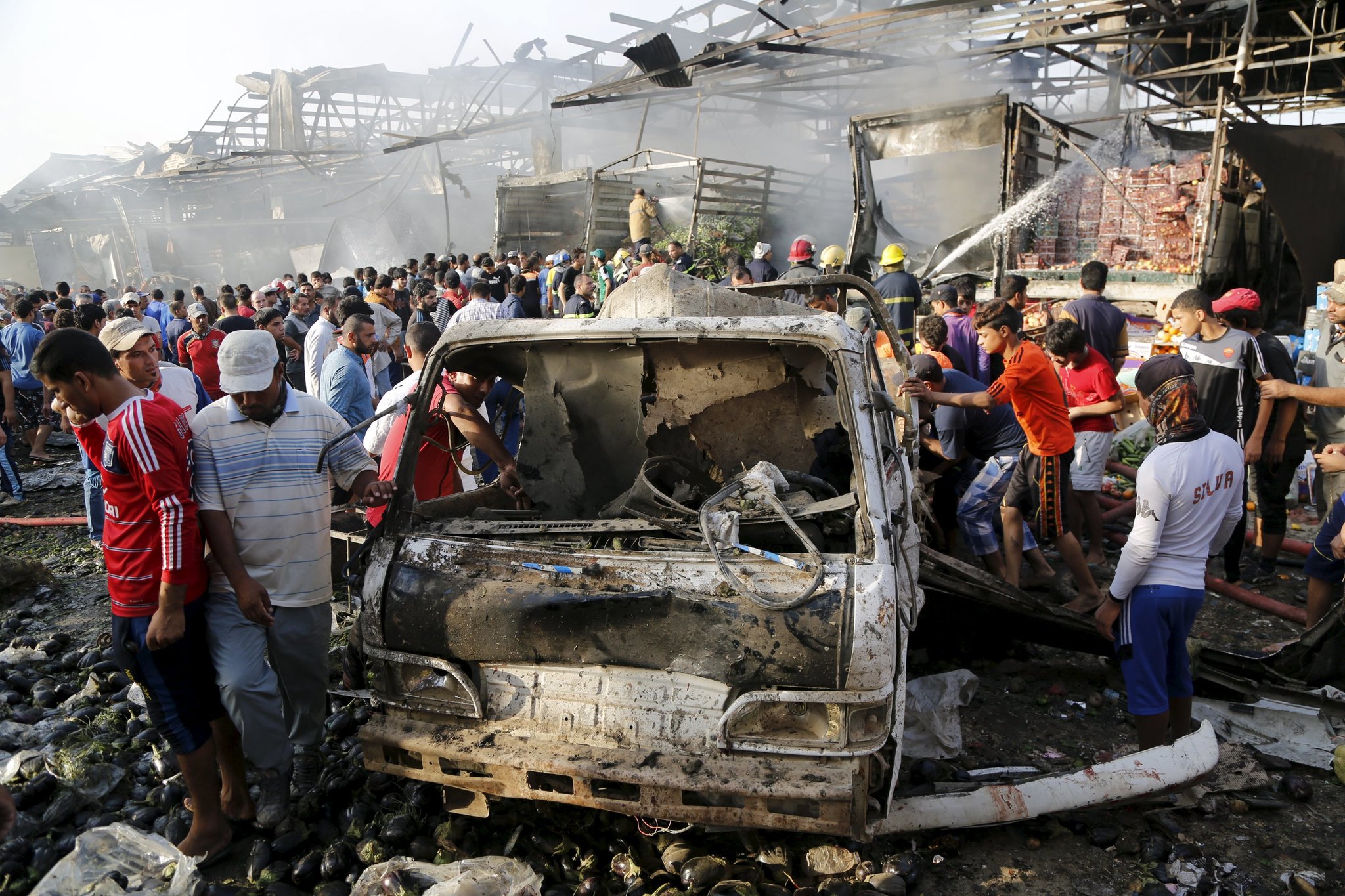 5 Protesters Dead In Baghdad Violence Car Bomb Explodes Between Key