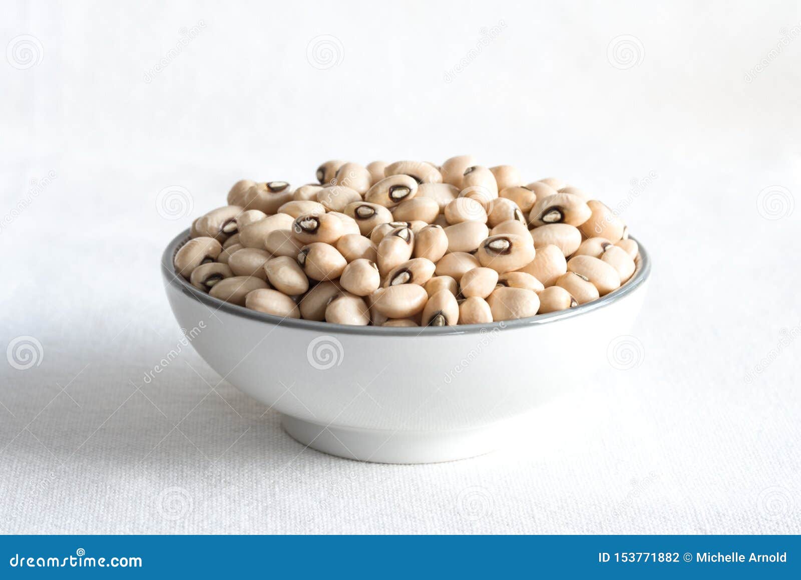 A Close Up View From The Side Of A Bowl Of Black Eyed Peas For How To