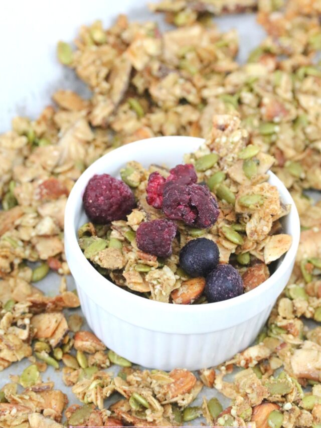 A Pretty Simple Homemade Crunchy Granola Recipe