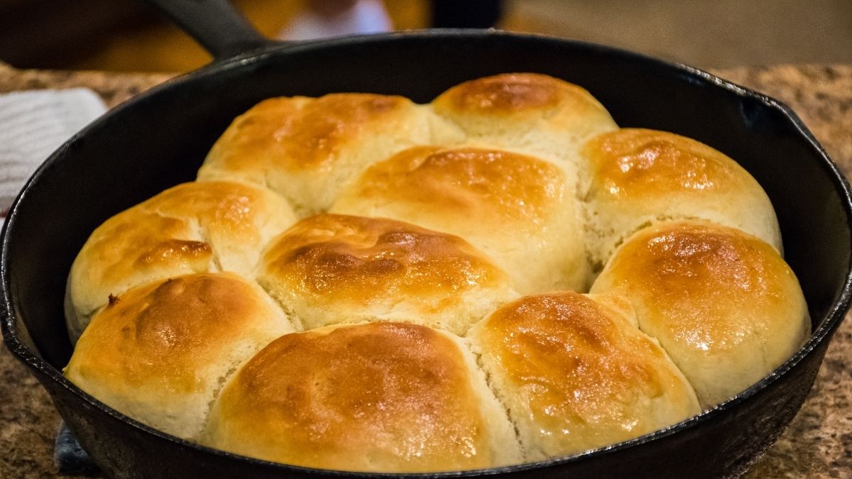 Amazing Easy Buttermilk Rolls Made In The Bread Machine Farmhouse Bc