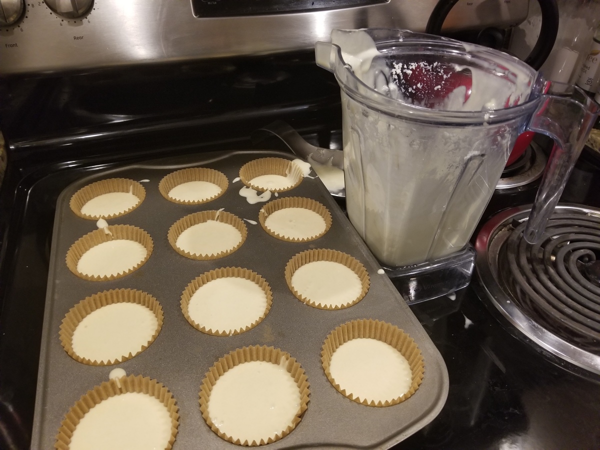 An Info Poster Showing How To Use The Blender For Making Cupcakes And Muffins