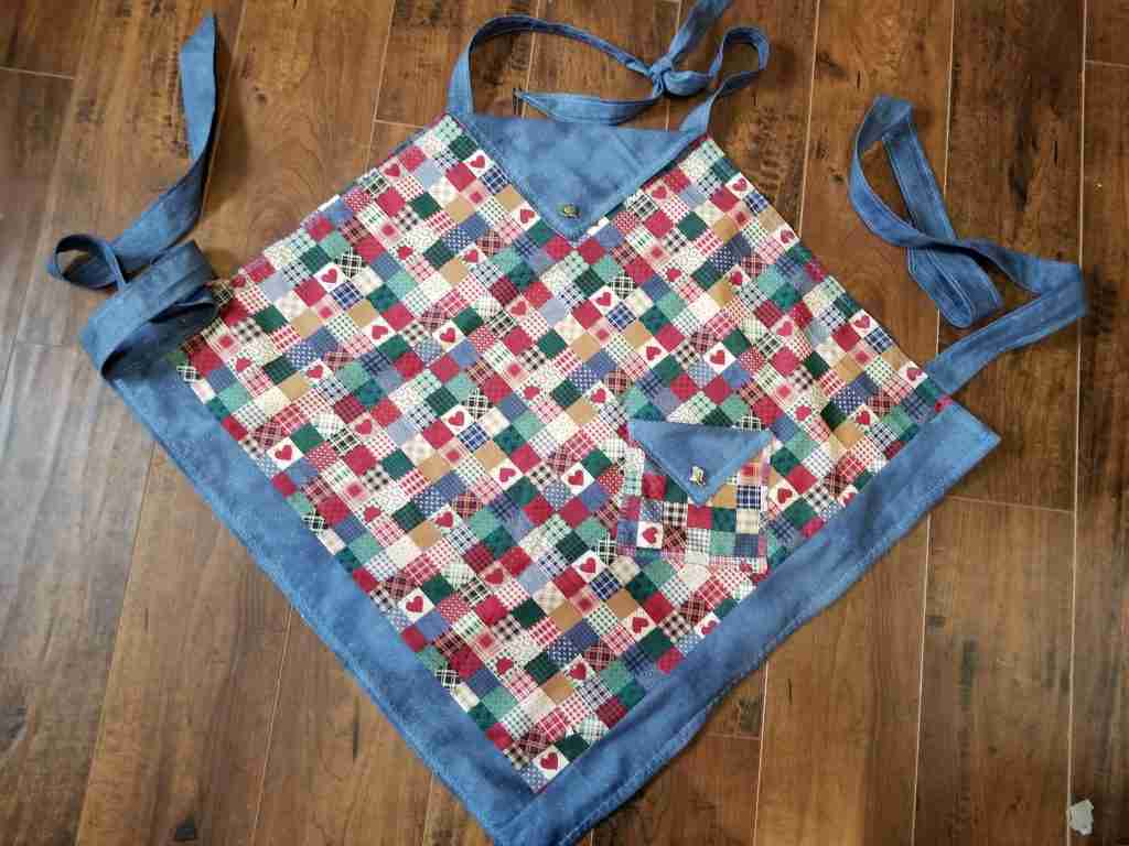 Angled Square Apron Crafty Oils Easy Apron Pattern Square Apron