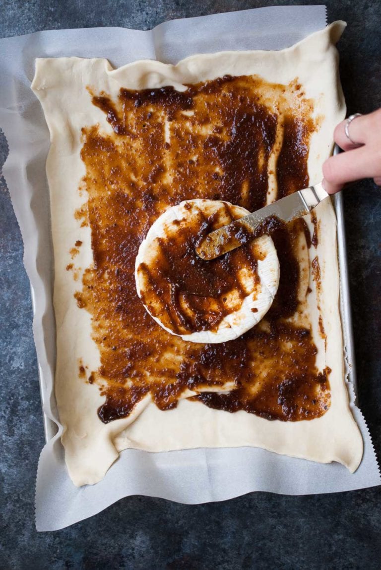 Baked Brie In A Puff Pastry With Jam Midgetmomma