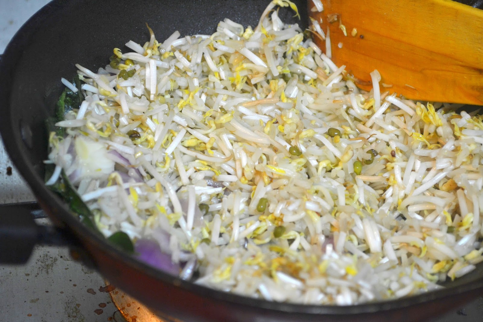 Bean Sprouts Stir Fry With Garlic Easy Chinese Recipe