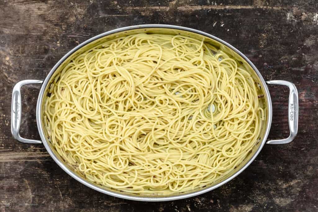 Best Spaghetti Aglio E Olio 5 Ingredients L The Mediterranean Dish