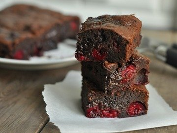 5 Easy Steps for Cherry Brownie Delight