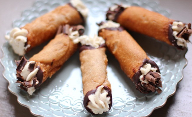 5 Steps to Perfect Mascarpone Cannoli at Home