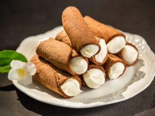 Cannoli With Mascarpone And Amaretto Youtube