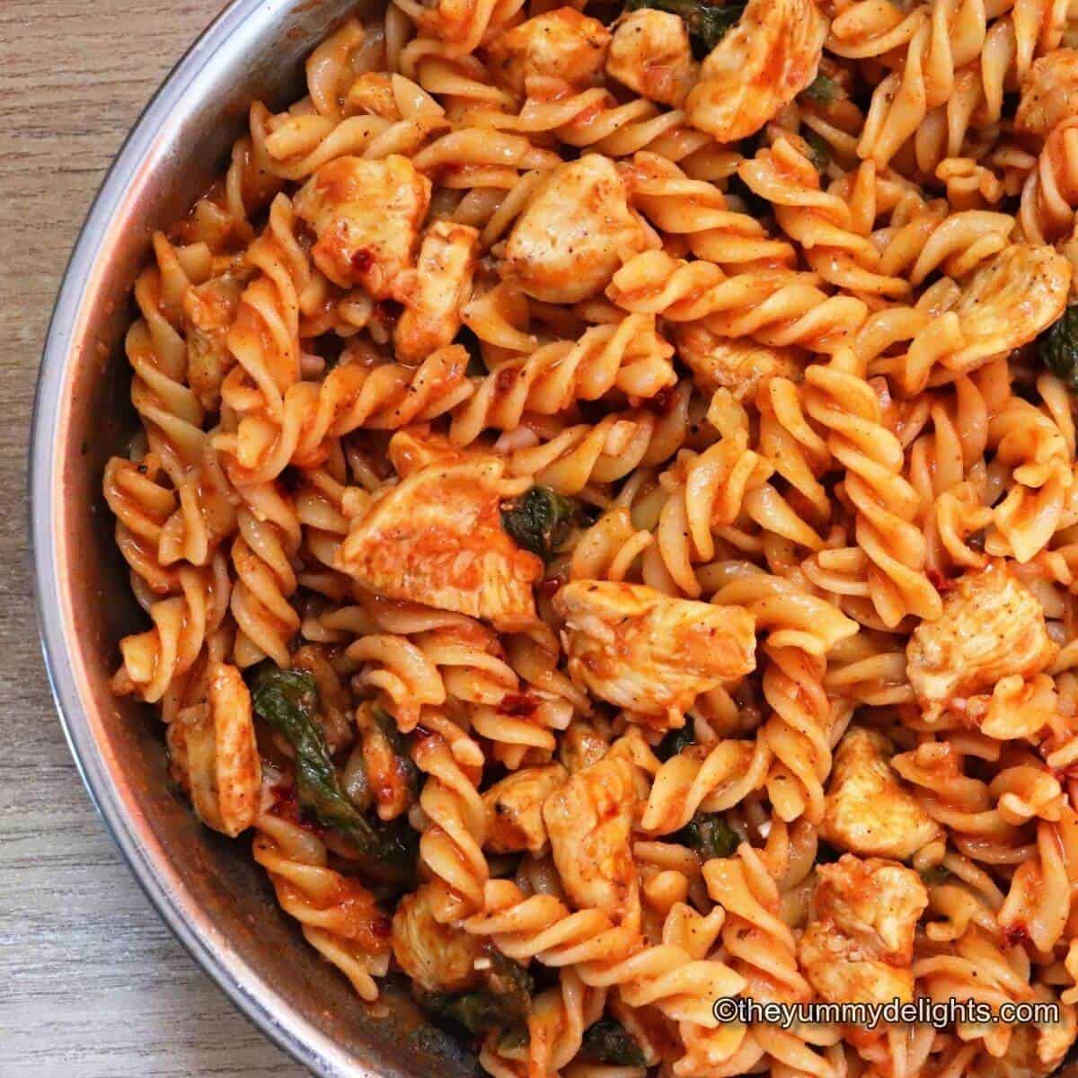 Chicken Pasta Recipe With Tomato And Spinach How To Make Chicken With Pasta Eatwell101