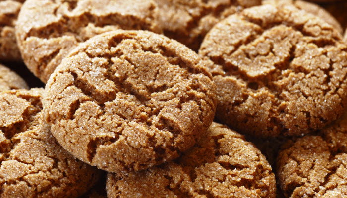 Crispy Ginger Snaps: Grandma's Irresistible Cookie Recipe