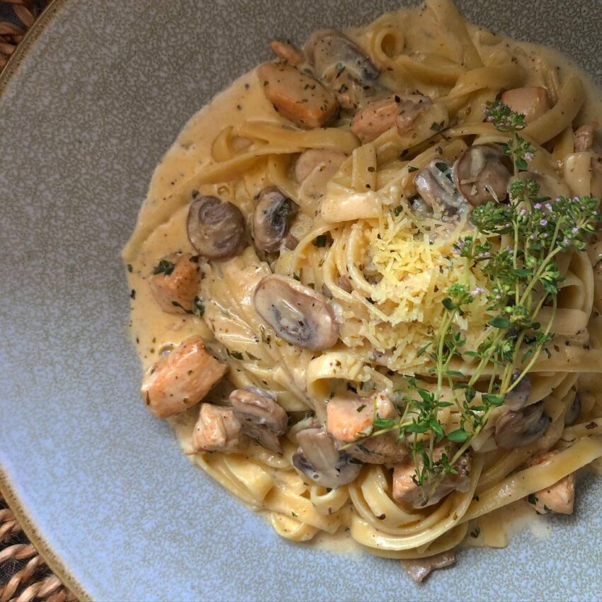 Creamy Chicken And Mushroom Pasta Zena S Kitchen