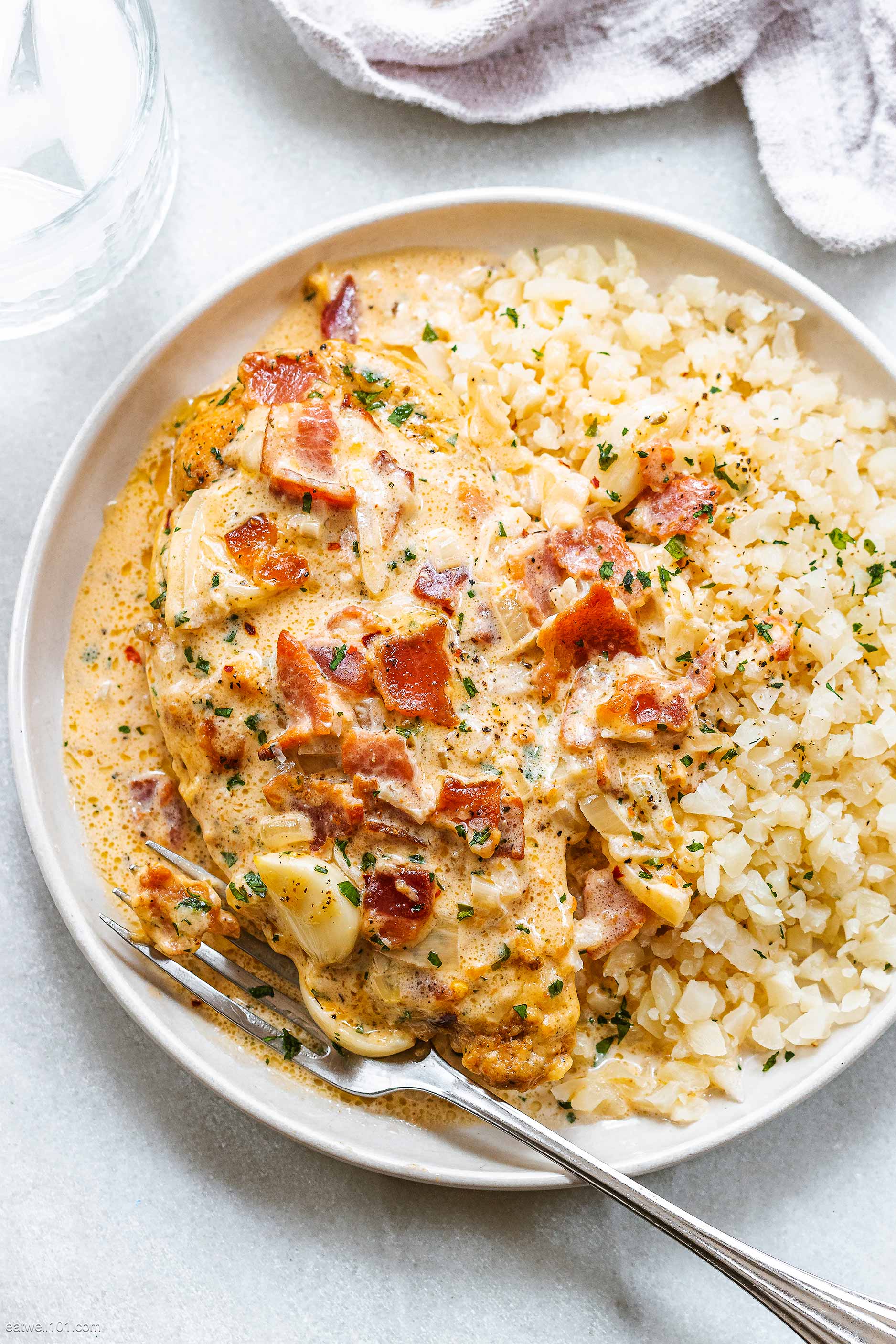 Creamy Garlic Chicken Breasts Recipe With Crispy Bacon Eatwell101