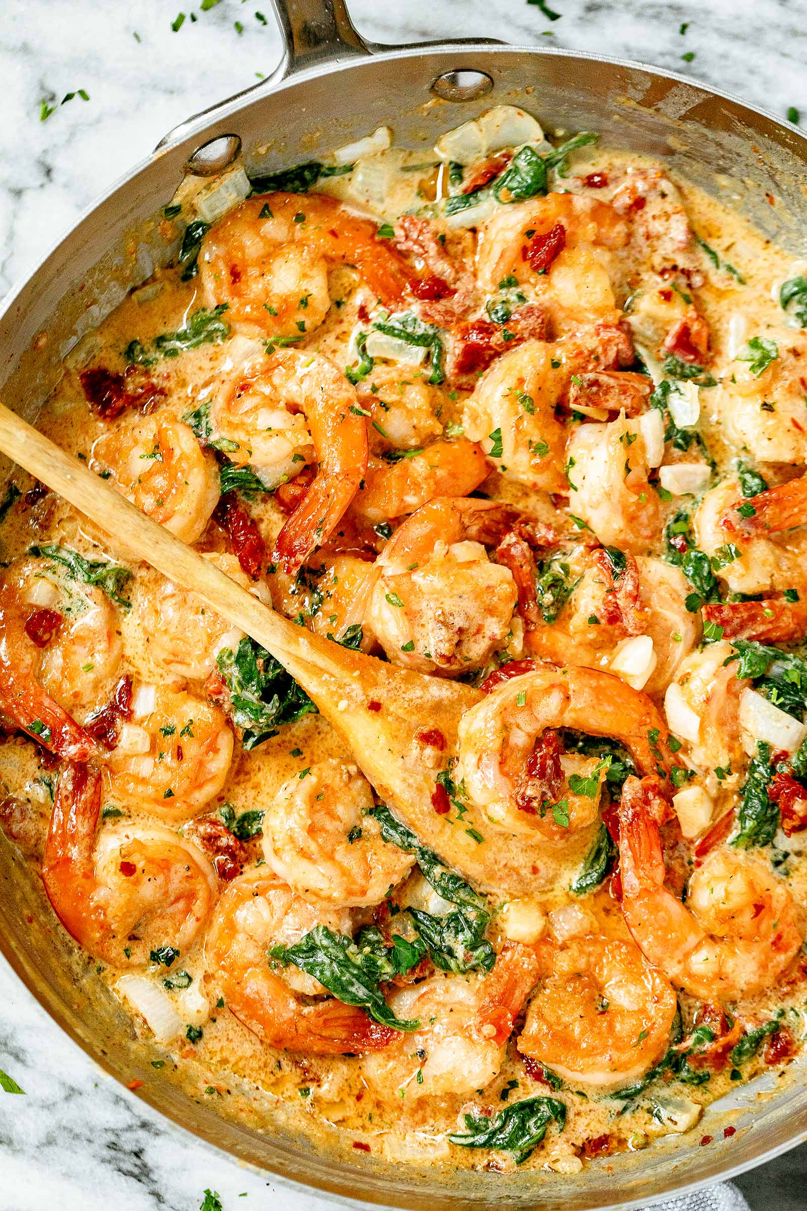 Creamy Garlic Shrimp With Spinach 10 Minute Quick Shrimp Recipe Eatwell101