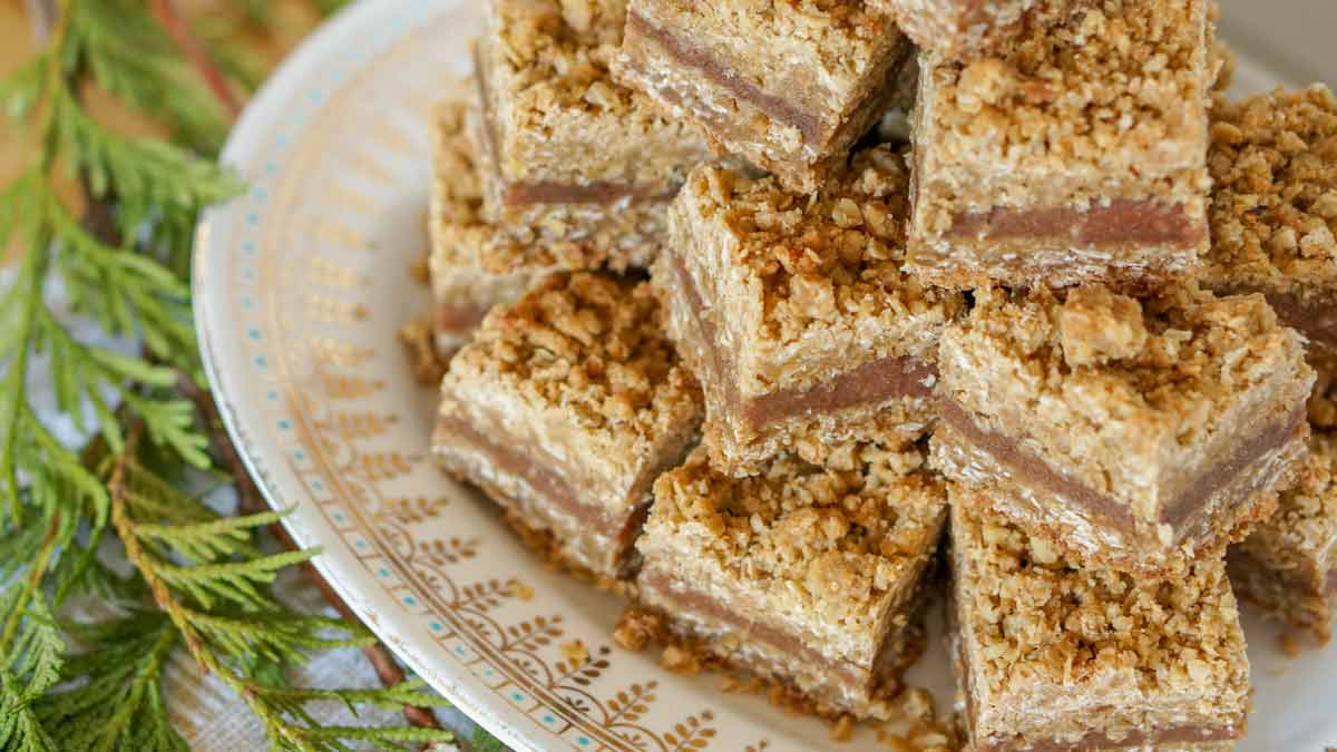 Date Squares These Easy To Make Date Squares Are Delicious Gooey And