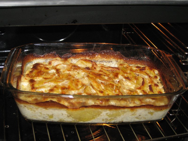 Delicious Cheesy Potato And Herb Bake Recipe