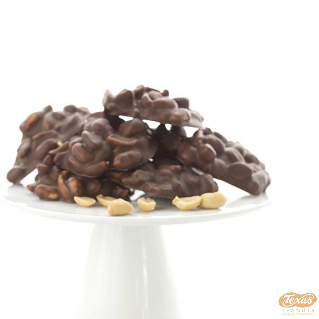 Easy 3 Ingredient Chocolate Peanut Clusters Recipe Easy Baking