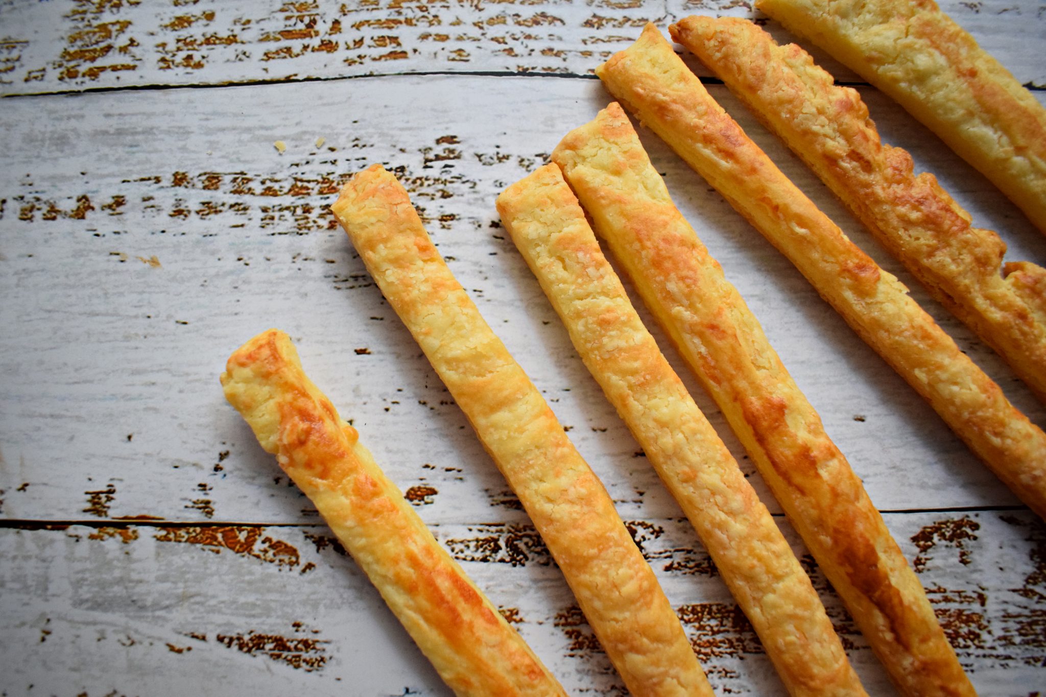 Easy Baked Cheese Straws Momables Recipe Easy Baking Twisted