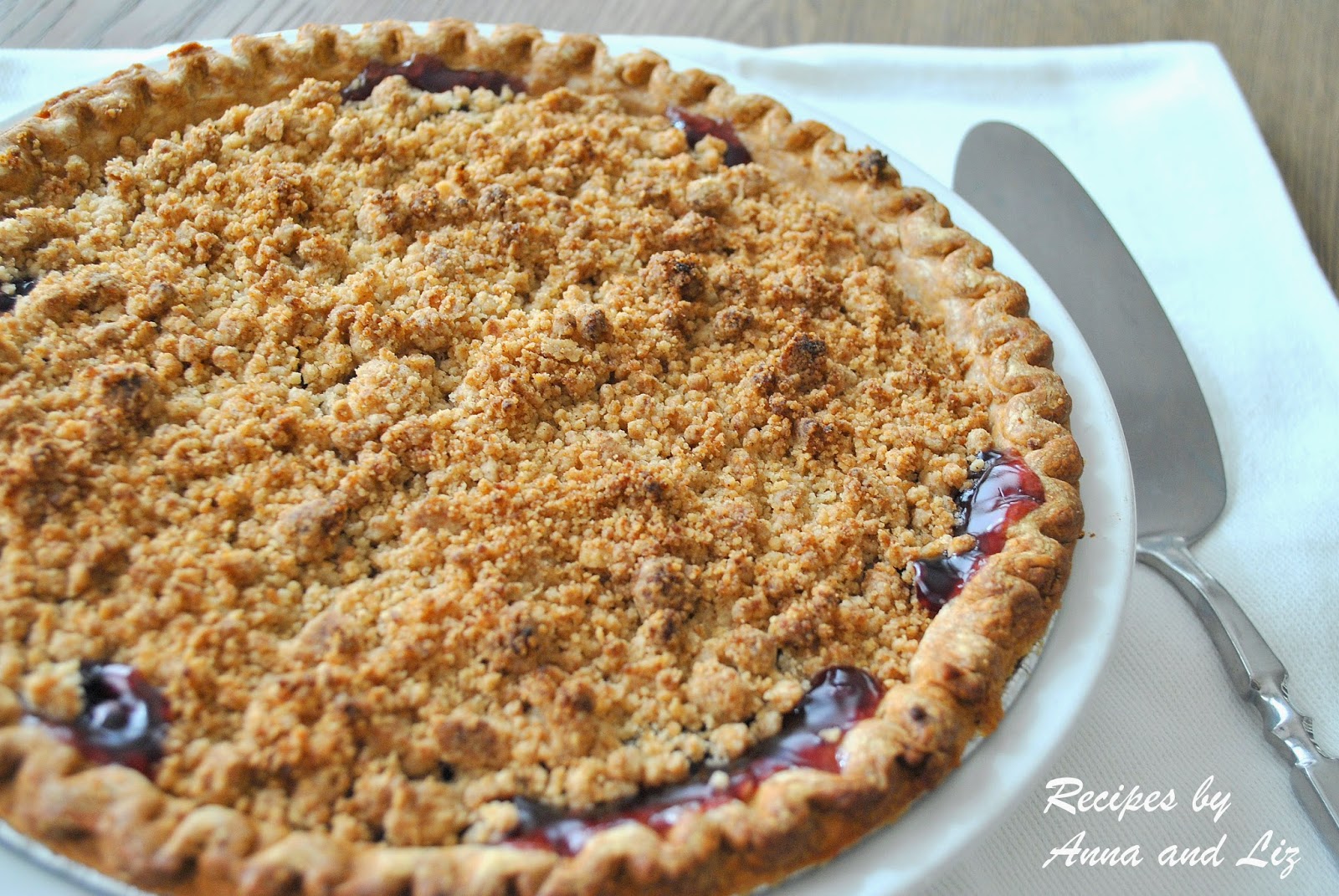 Easy Blueberry Crumble Pie 2 Sisters Recipes By Anna And Liz