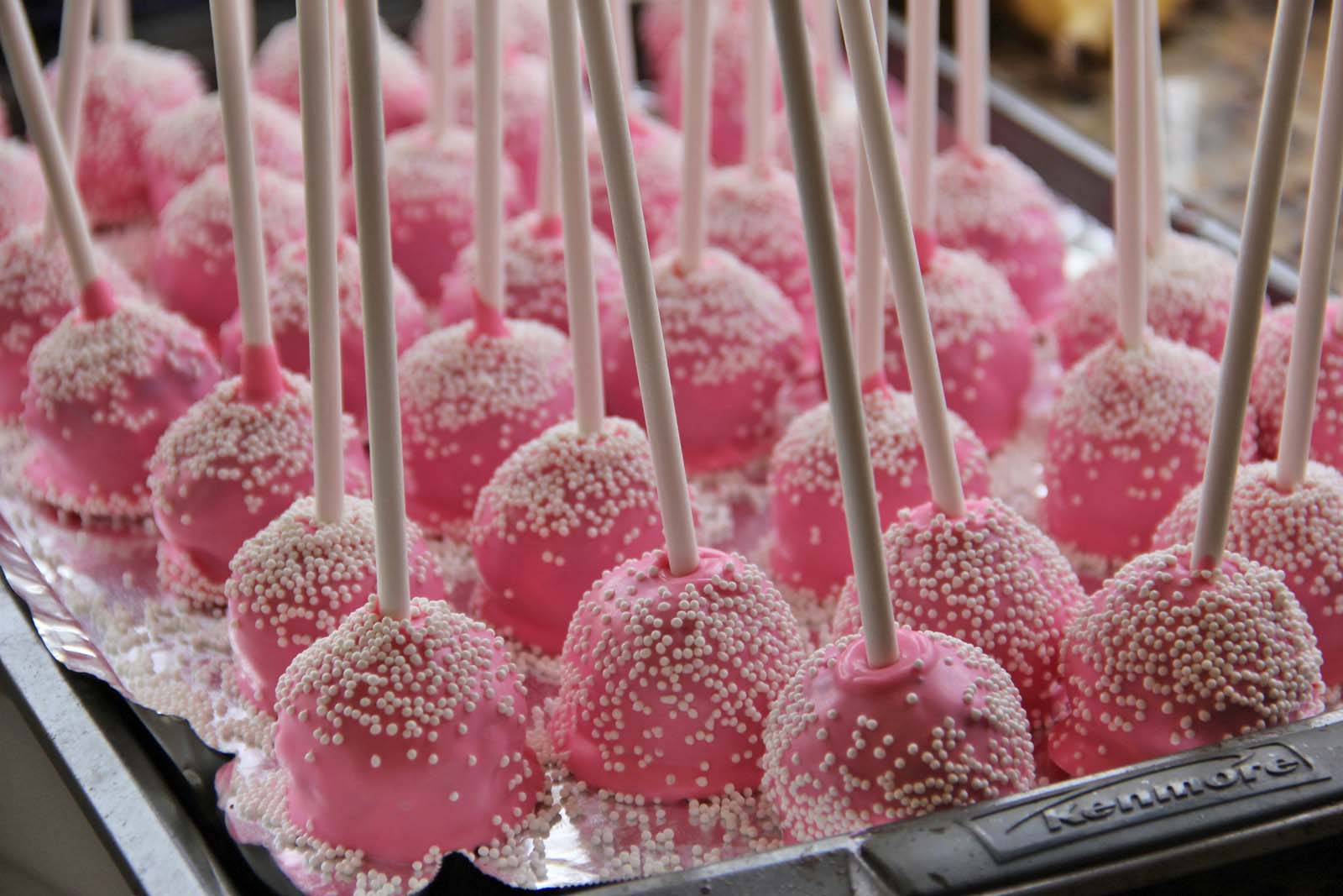 Easy Cake Pops No Baking Required