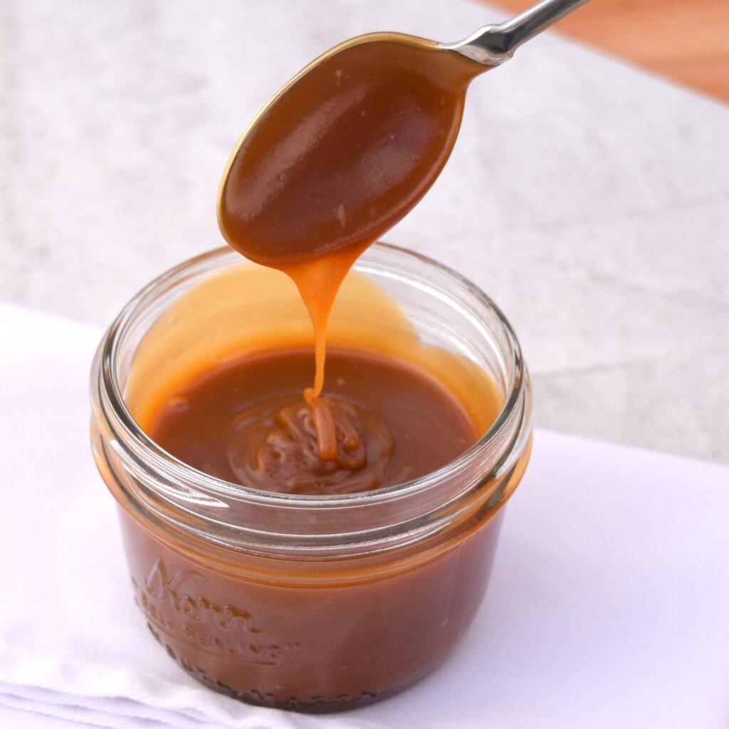 Easy Caramel Sauce Step By Step Instructions Easy On The Cook