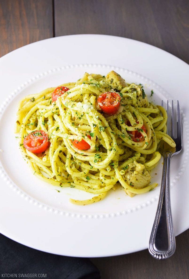 Easy Chicken Pesto Pasta With Tomatoes Recipe Video Blondelish Com