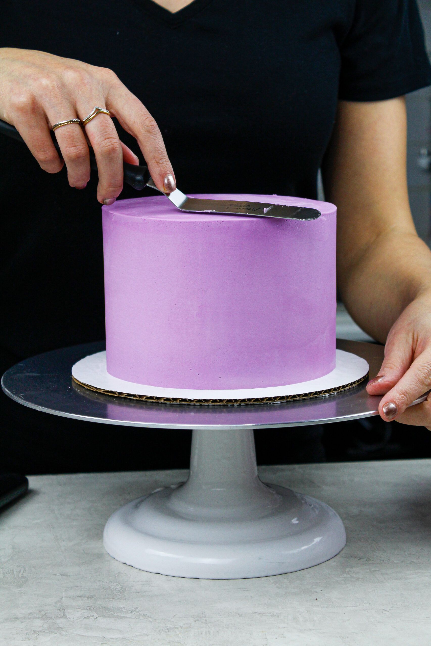 How To Frost A Cake With Buttercream Step By Step Tutorial Photos Easy Cake Decorating