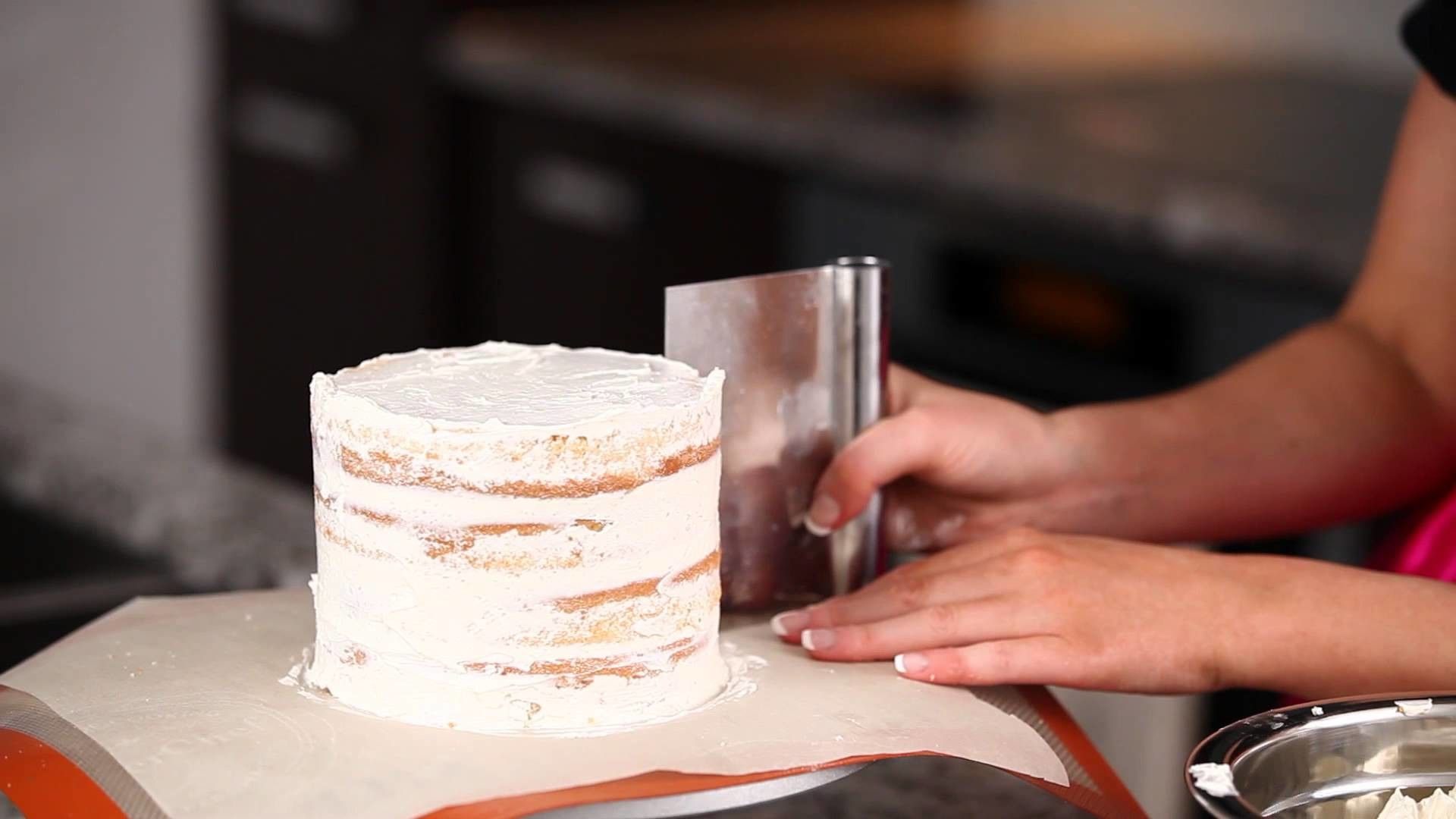 How To Frost A Cake With Smooth Sides