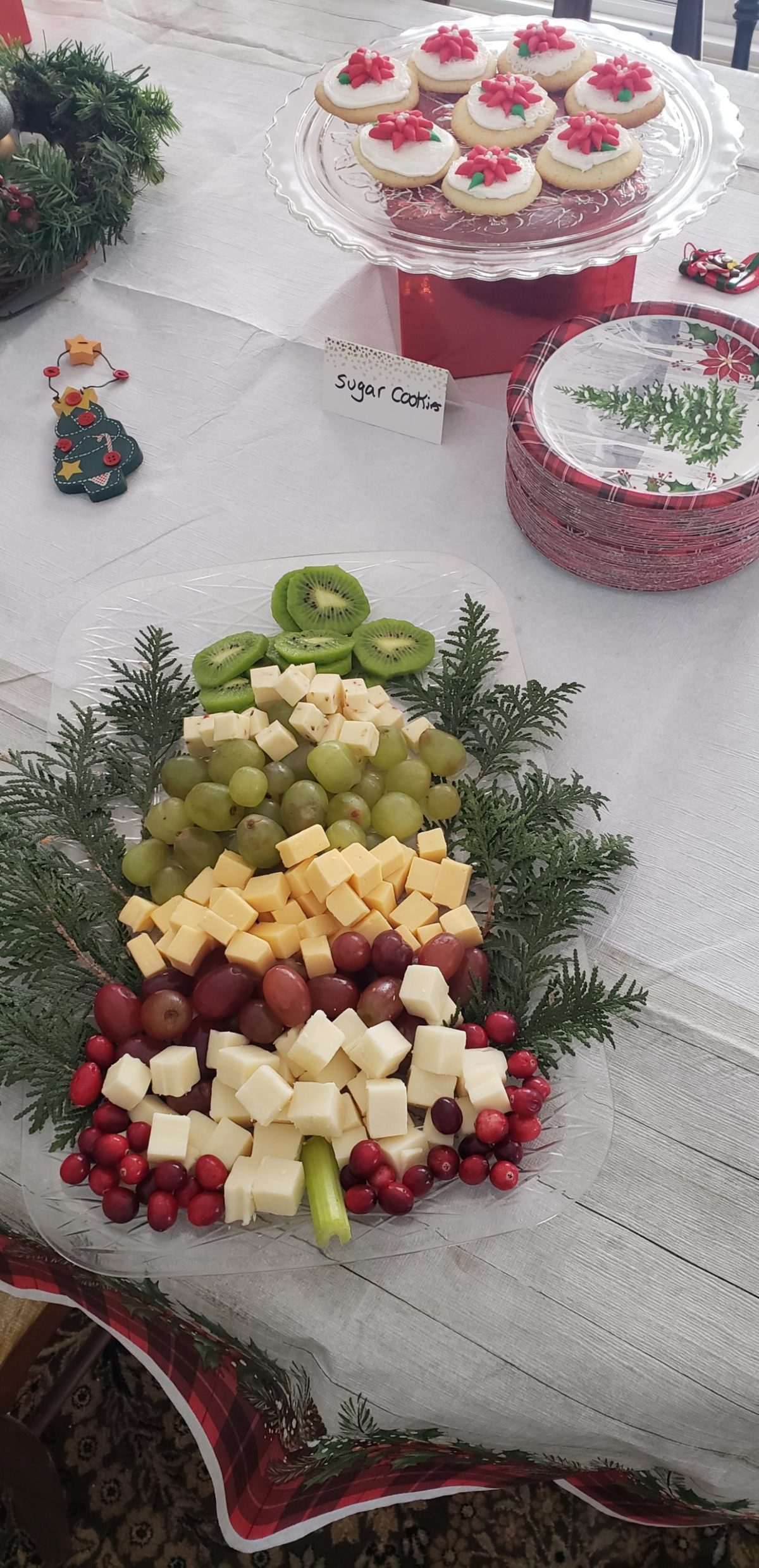 How To Make A Festive Christmas Tree Cheese Platter Munchkin Time