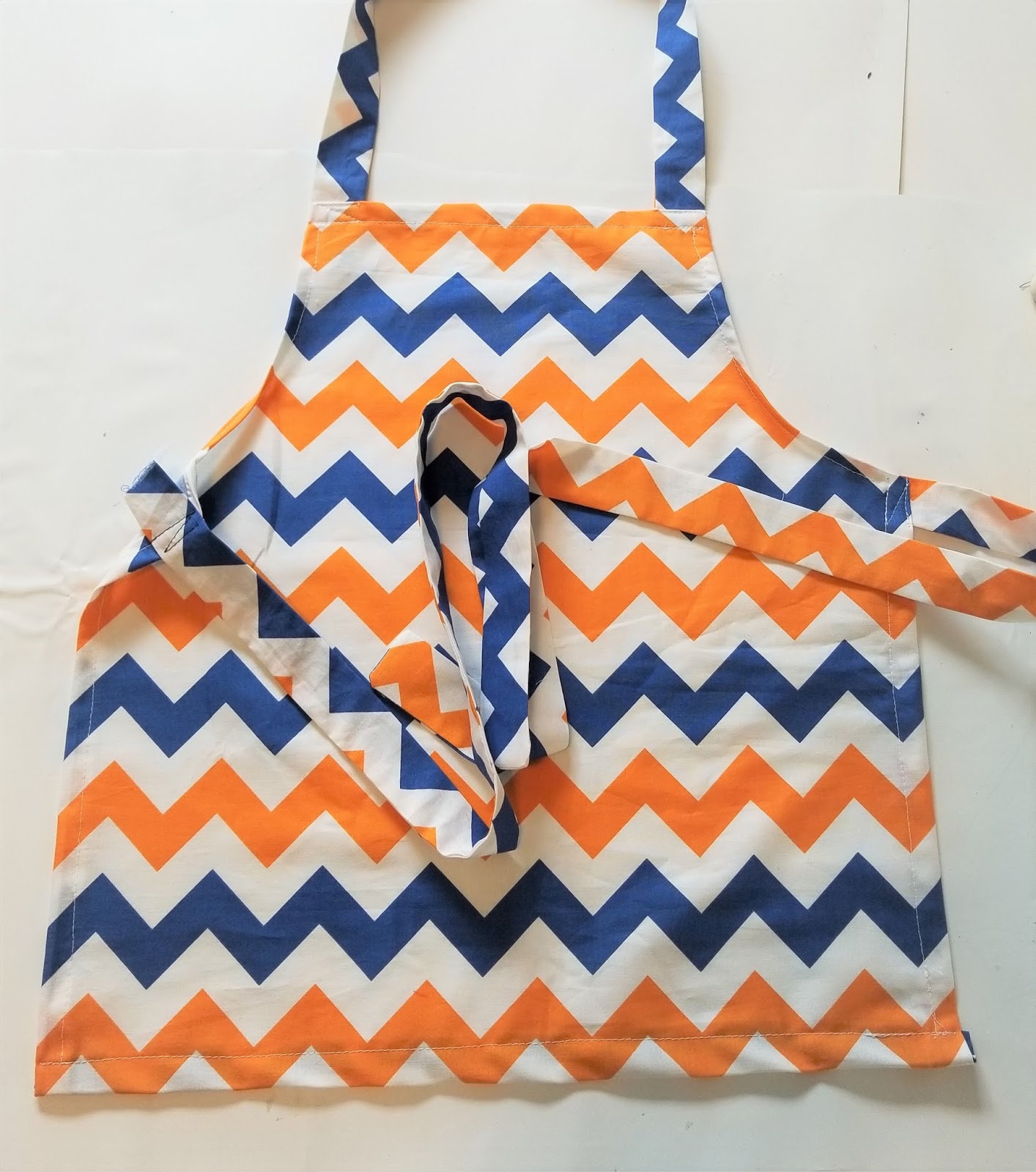 How To Make An Apron Simple And Easy Diy Apron Tutorial In 2020 Apron Sewing Pattern Sewing