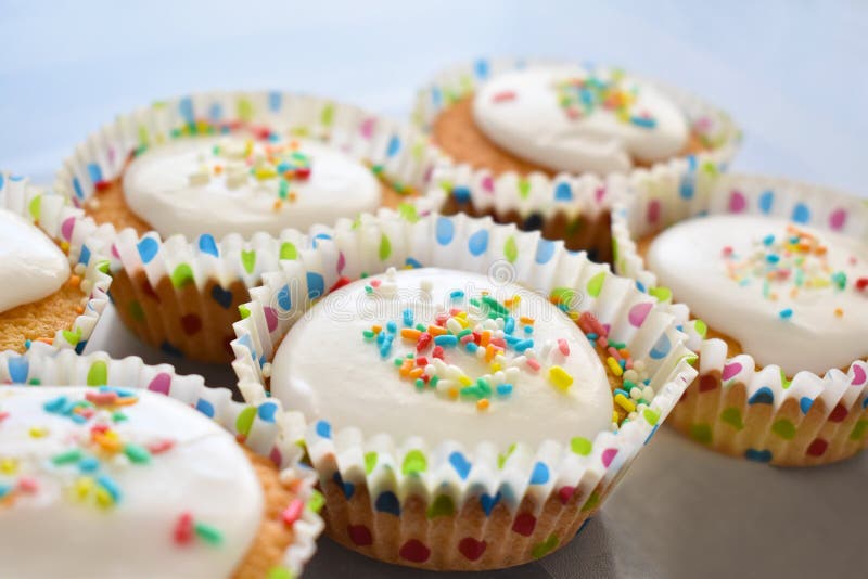 How To Make Simple Fairy Cakes With Icing And Sprinkles