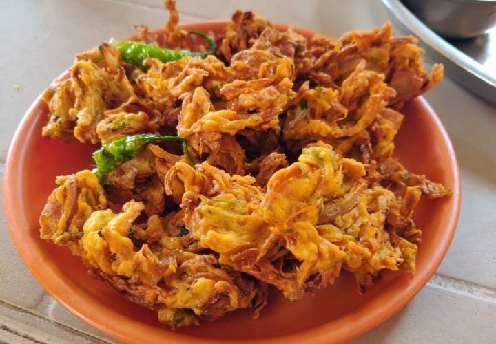 Kanda Bhaji Recipe Very Crispy Easy Quick Recipe My Secret Spicy Garlic Chutney