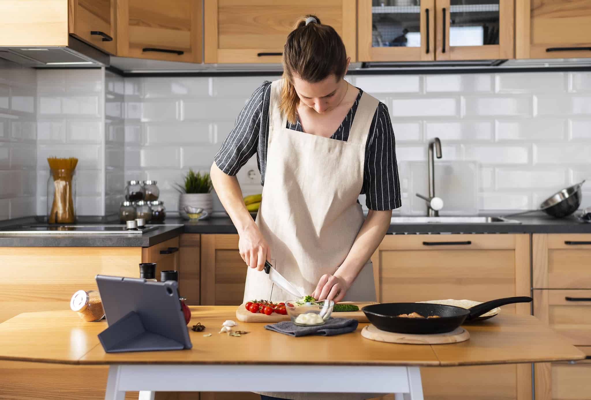 Kitchen Hacks 7 Tricks To Simplify Your Cooking Routine The Inspiration Edit