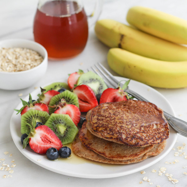 Mealime Oatmeal Banana Pancakes With Fresh Fruit