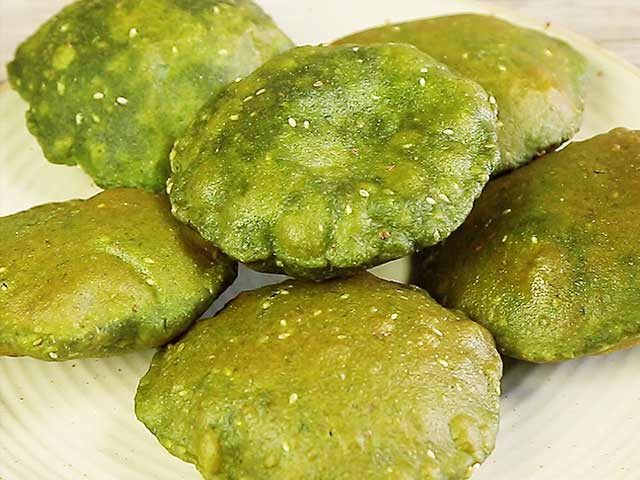 Palak Puri Recipe Hungryforever Food Blog