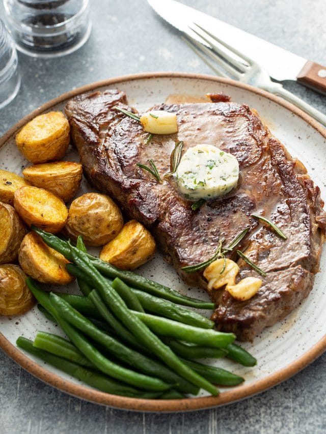 Pan Seared Steak How To Cook The Perfect Steak Lemon Blossoms