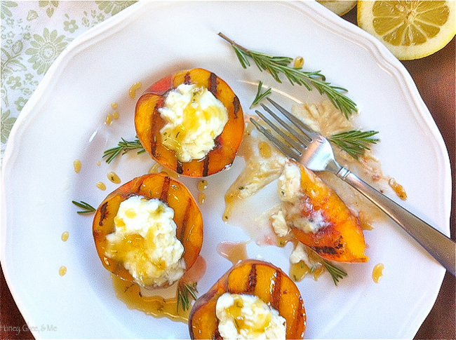 Peaches Steal The Show This Summer Thanks To A Quick Rosemary Honey