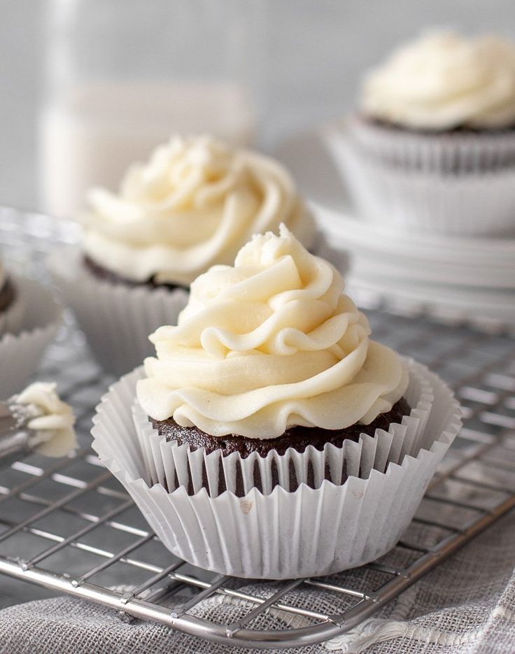 Pipeable Cream Cheese Frosting Recipe In 2022 Cream Cheese Frosting