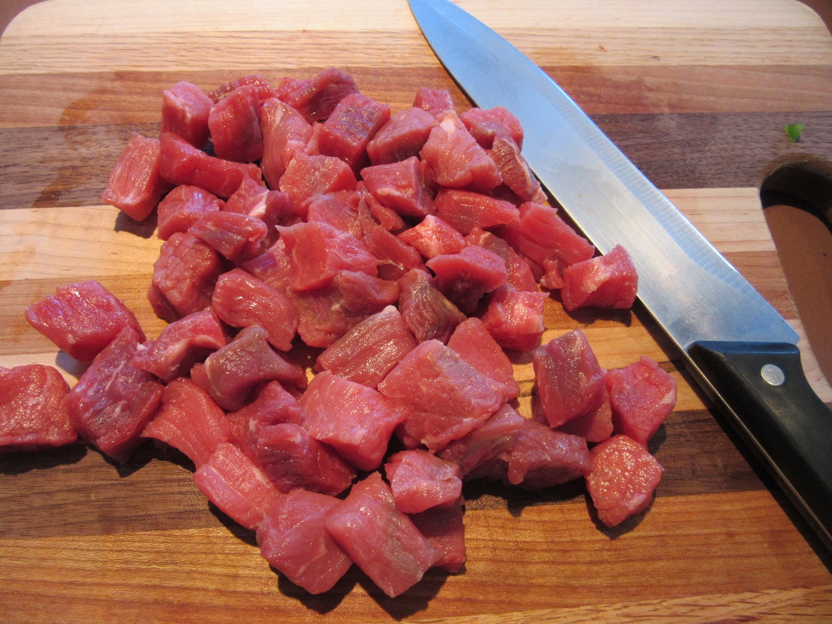 Sizzling Cubed Beef Recipe: Mouthwatering Entree Delight