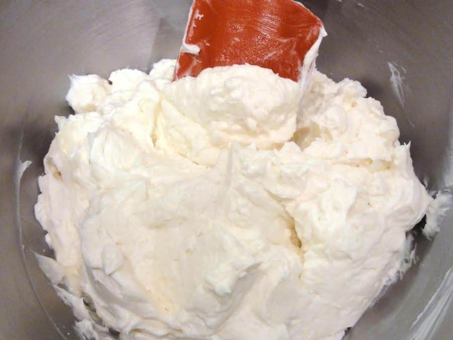 Easy Flour Icing Recipe for Delicious Cakes