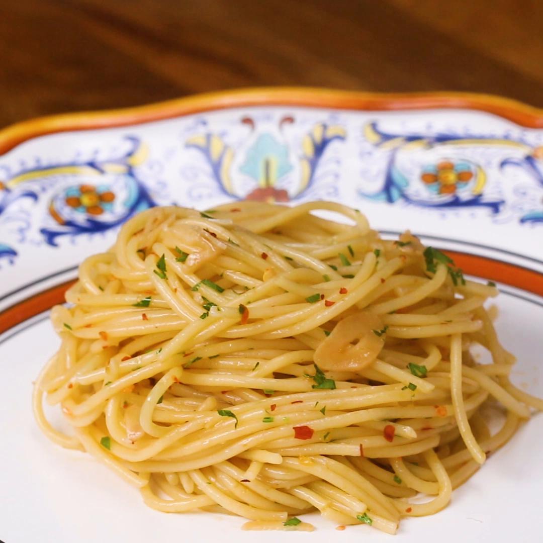 Spaghetti With Garlic And Oil An Easy Recipe For Anyone