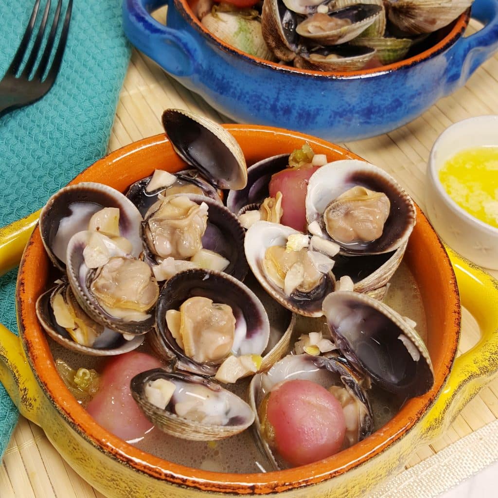 Steamed Clams With Garlic Butter And Wine Steamed Clams Clam Recipes