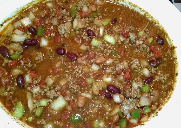 Step By Step Guide To Make Perfect Chili Slow Cooker Recipe Delish Food