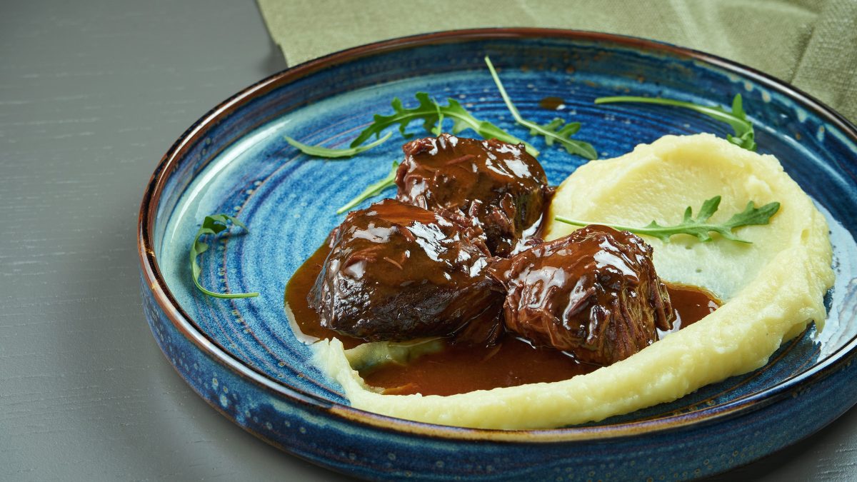 Tender Slow Cooker Beef Cheeks Youtube