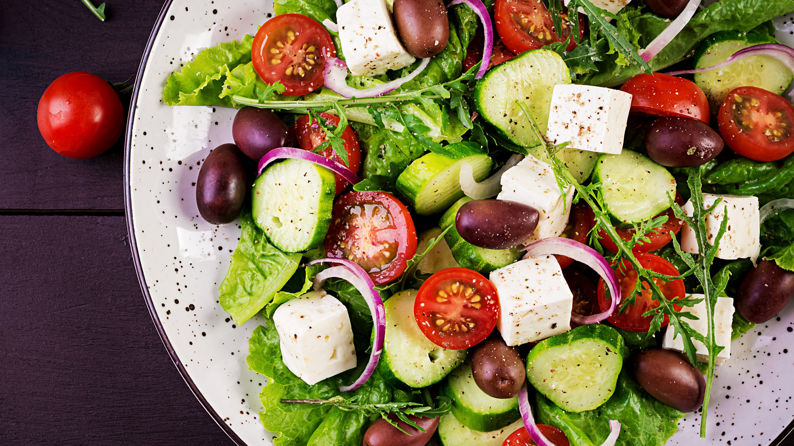 The Greek Salad Ingredient That Tastes Better At Room Temperature