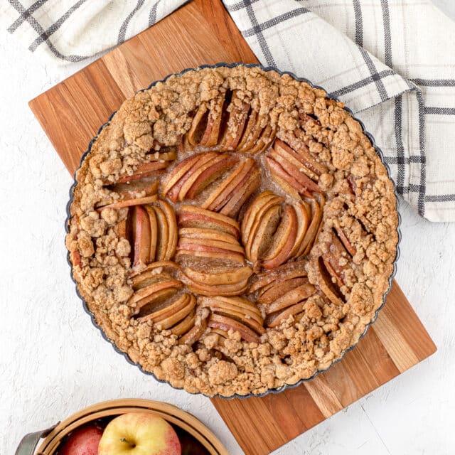 This Apple Crumble Tart Is The Perfect Combination Of Tart Apples And