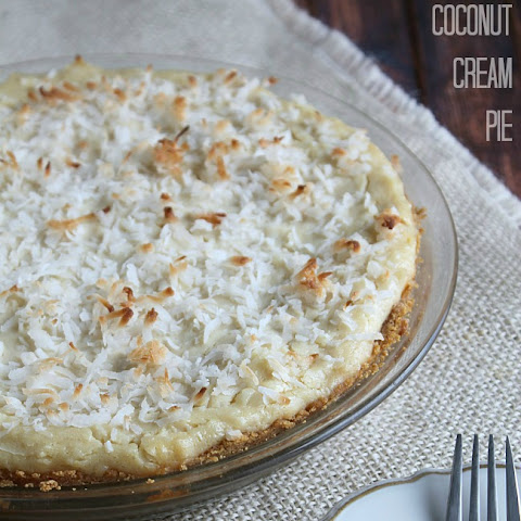 This Delicious Coconut Cream Pie Is Made With A Graham Cracker Crust Creamy Coconut Filling