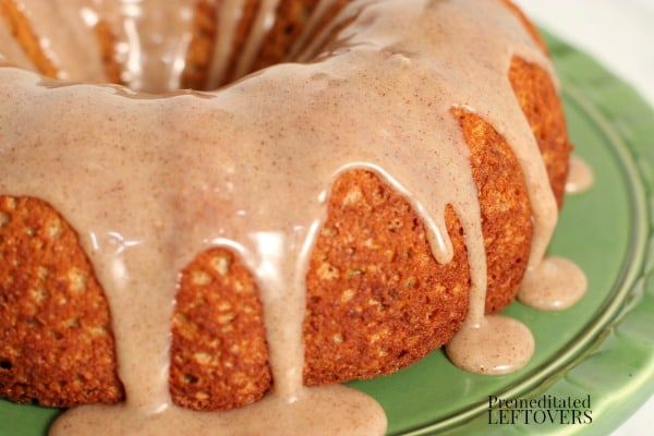 This Easy Applesauce Bundt Cake Recipe Uses A Box Of Cake Mix Apple Sauce Eggs And Apple Pie