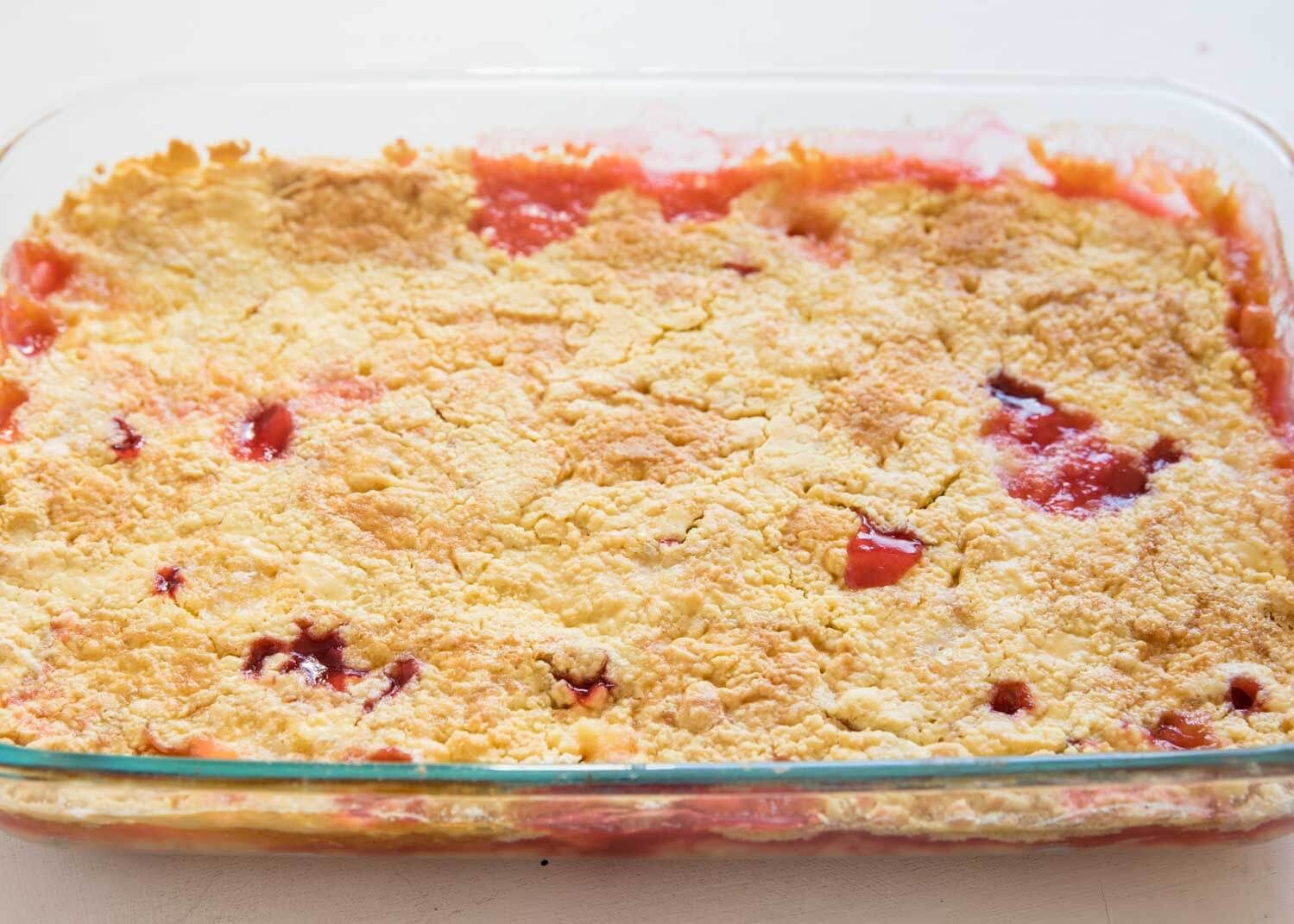 This Easy Dump Cake Can Be Made 4 Different Ways And Calls For Just 4